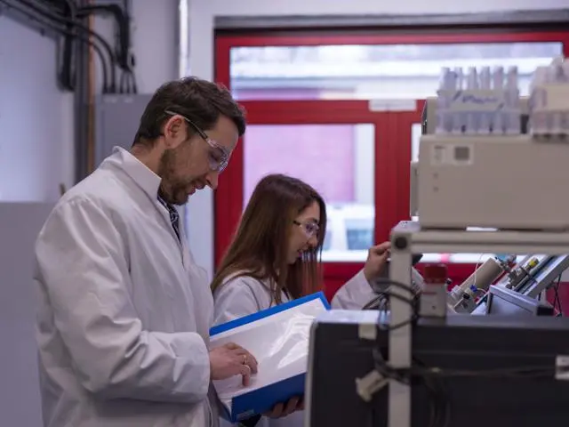 Dr Oleg Ishkov with a colleague (PhD student Alsu Valiakhmetova) at Heriot-Watt University lab (2018).